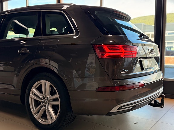 Audi Q7 8 of 30