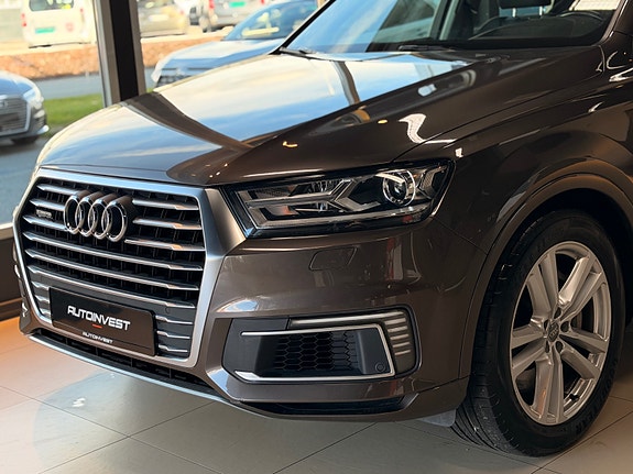 Audi Q7 2 of 30