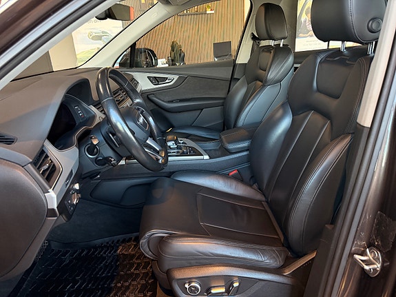 Audi Q7 30 of 30
