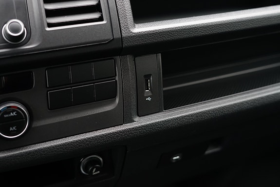 Volkswagen Caravelle 10 of 19