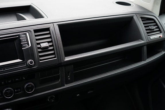 Volkswagen Caravelle 9 of 19