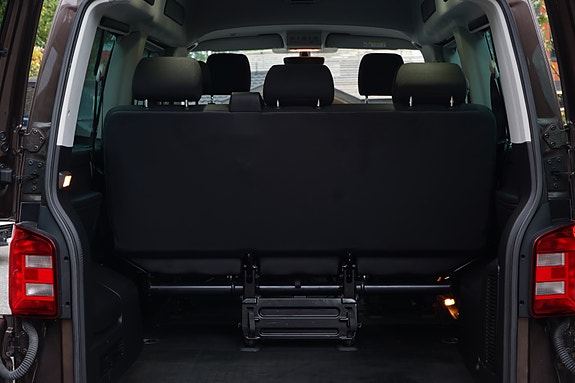Volkswagen Caravelle 18 of 19
