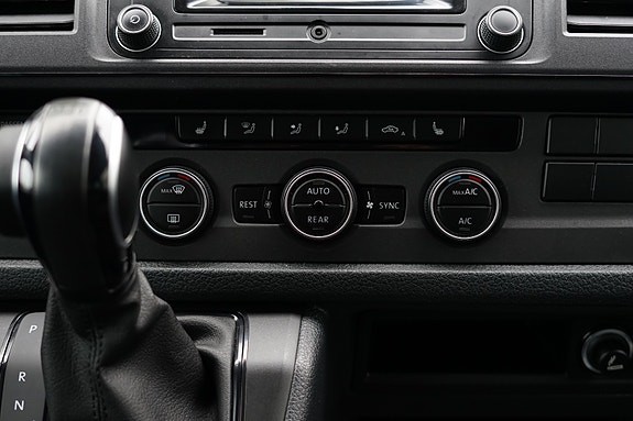 Volkswagen Caravelle 8 of 19