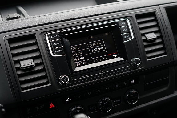 Volkswagen Caravelle 16 of 19