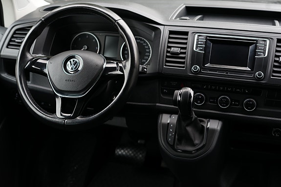 Volkswagen Caravelle 5 of 19