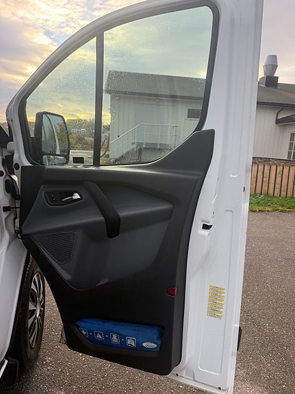 Ford Transit 12 of 24