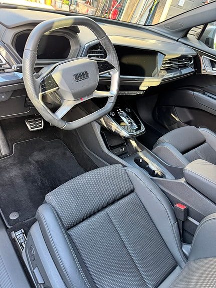 Audi Q4 e-tron 30 of 30