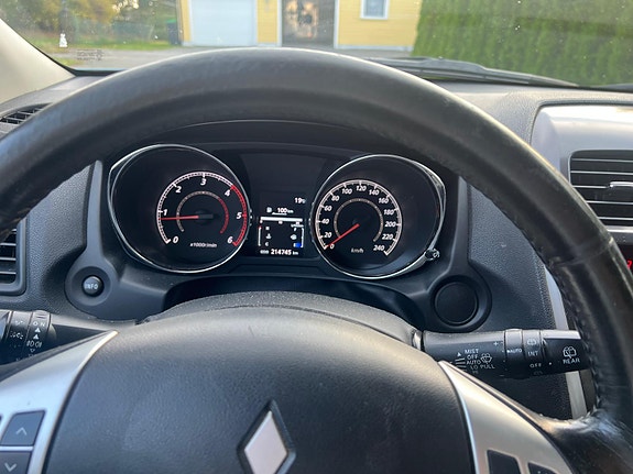 Mitsubishi ASX 8 of 12