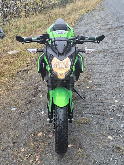 Kawasaki Z 125 4 of 11