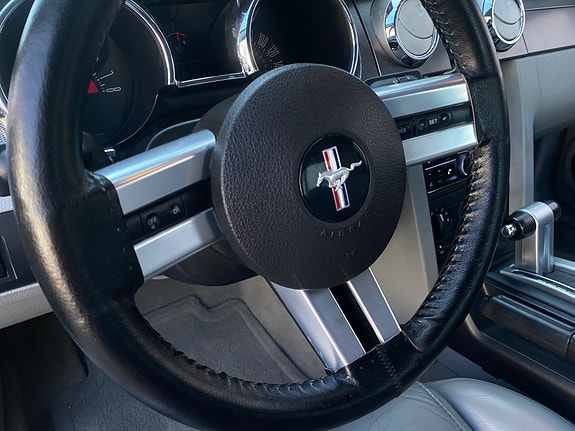 Ford Mustang 17 of 27