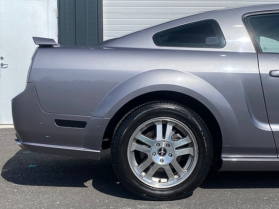 Ford Mustang 13 of 27