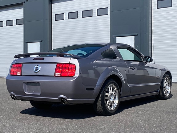 Ford Mustang 9 of 27