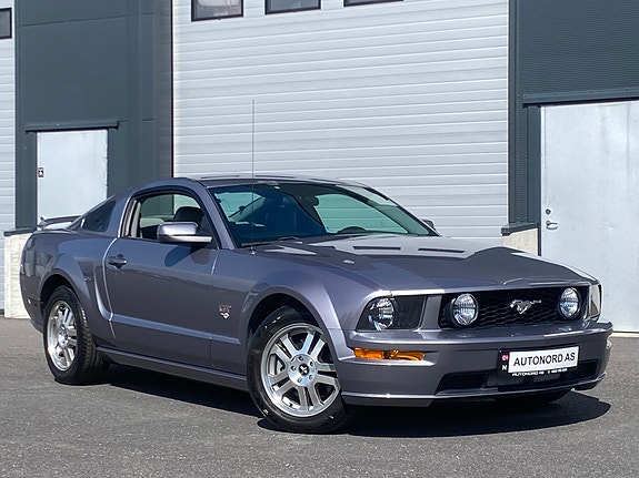 Ford Mustang 4 of 27