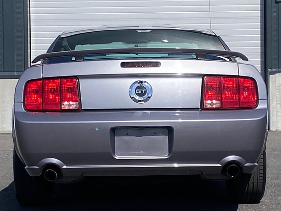 Ford Mustang 10 of 27