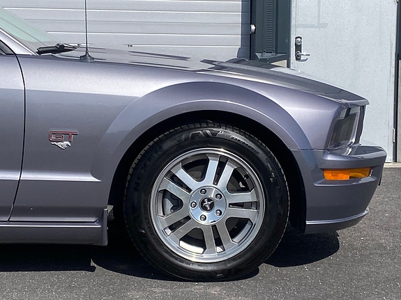 Ford Mustang 12 of 27