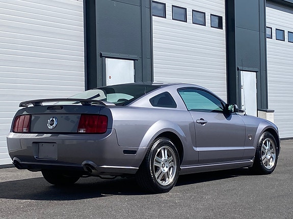 Ford Mustang 8 of 27