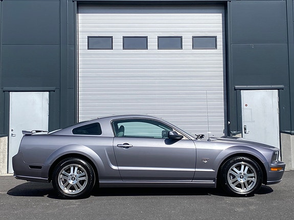 Ford Mustang 7 of 27