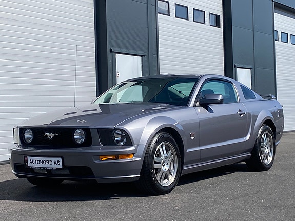 Ford Mustang 2 of 27