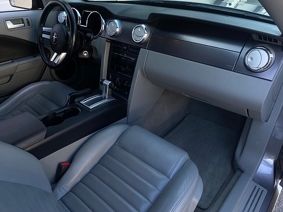 Ford Mustang 18 of 27