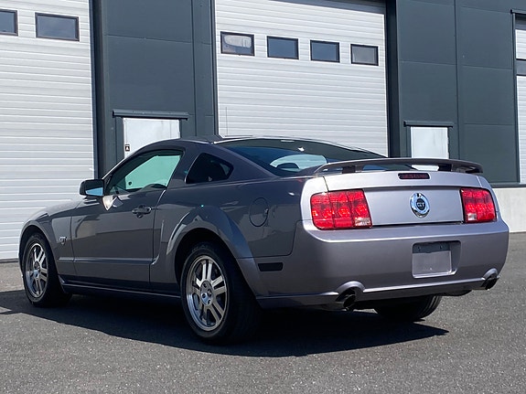 Ford Mustang 11 of 27