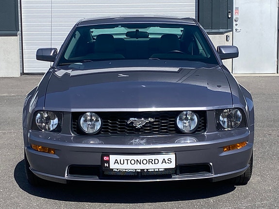Ford Mustang 3 of 27