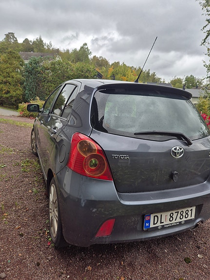 Toyota Yaris 11 of 11