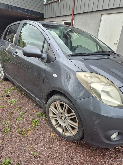 Toyota Yaris 10 of 11