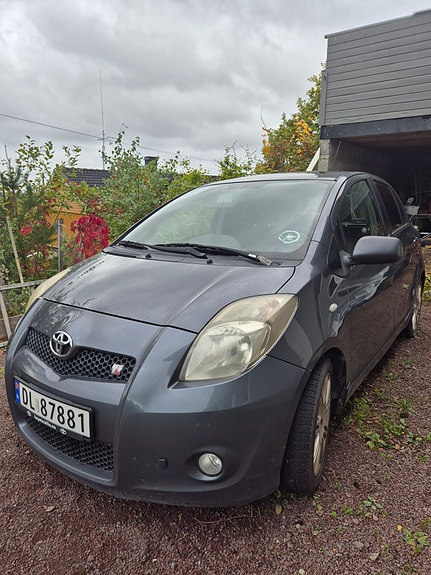 Toyota Yaris 8 of 11
