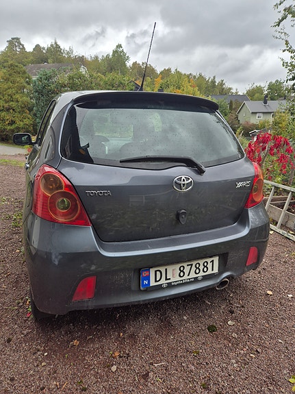 Toyota Yaris 9 of 11