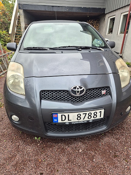 Toyota Yaris 7 of 11