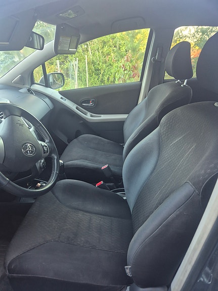 Toyota Yaris 6 of 11