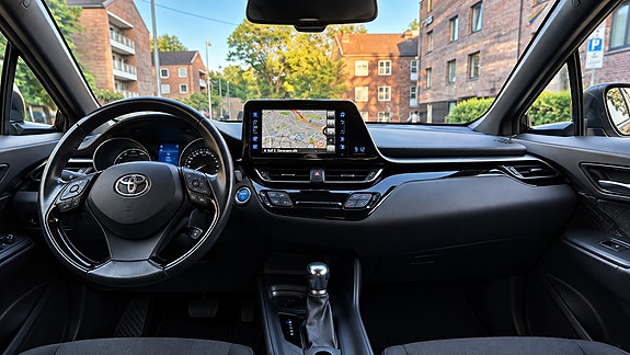 Toyota C-HR 10 of 19