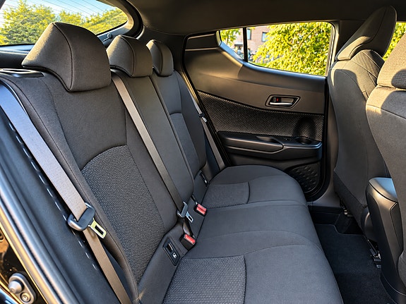 Toyota C-HR 8 of 19