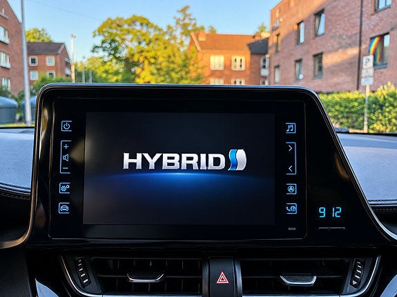 Toyota C-HR 15 of 19