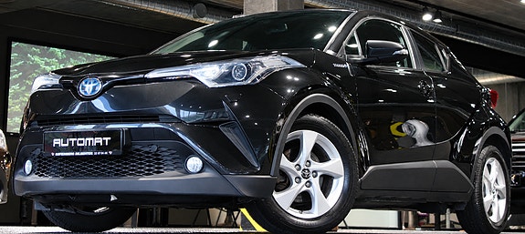 Toyota C-HR 2 of 30