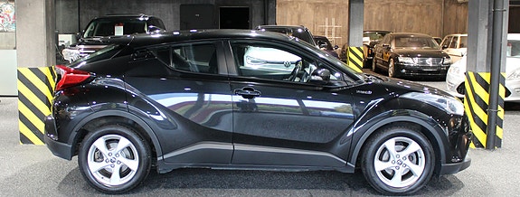 Toyota C-HR 7 of 30