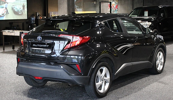Toyota C-HR 6 of 30