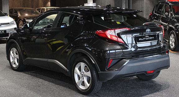 Toyota C-HR 4 of 30
