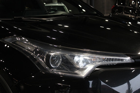 Toyota C-HR 11 of 30