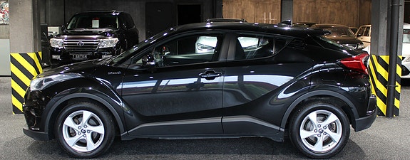Toyota C-HR 3 of 30
