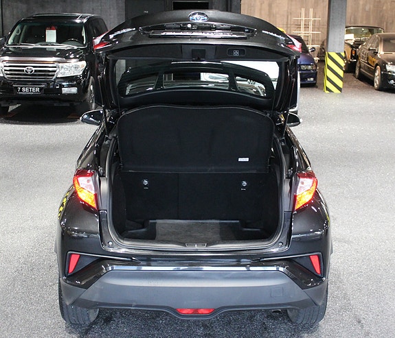 Toyota C-HR 23 of 30