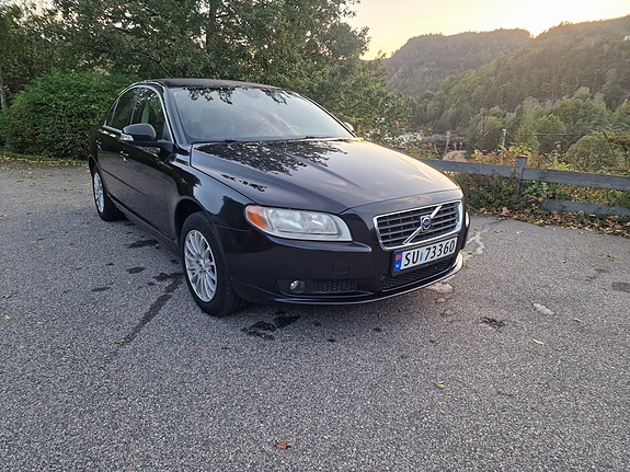 Volvo S80 2 of 8