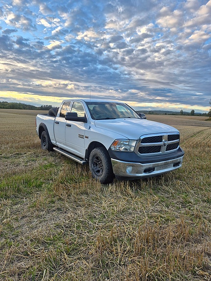 Dodge RAM 1500 3 of 19