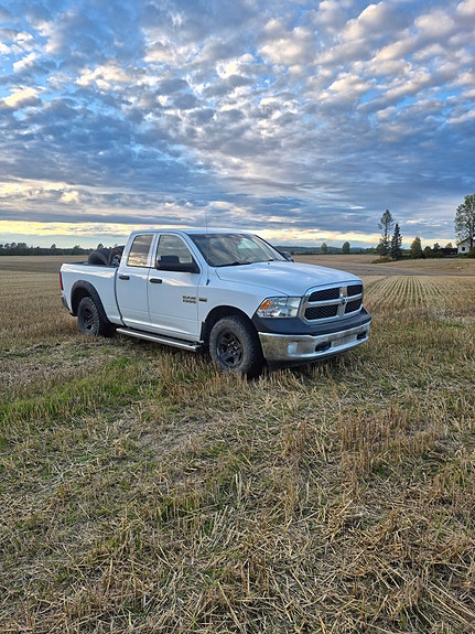 Dodge RAM 1500 2 of 19