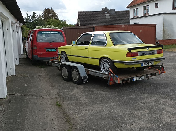BMW 323i 2 of 2