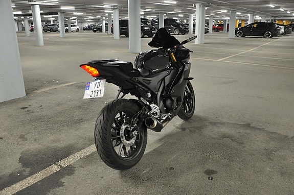 Yamaha YZF-R 125 13 of 18