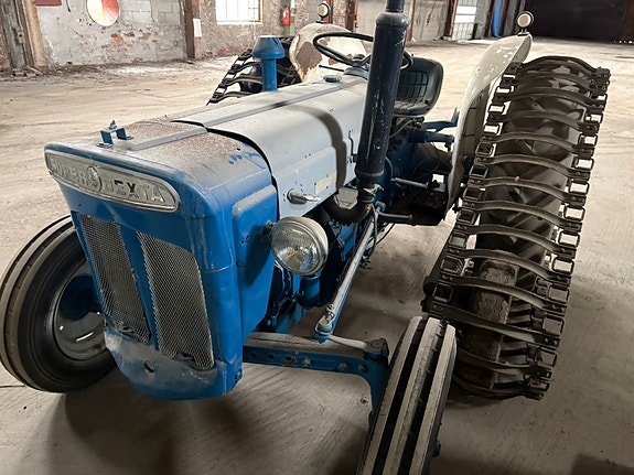 Ford Super dexta med halvbelter 6 of 7