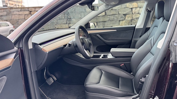 Tesla Model Y 11 of 26