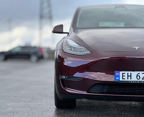 Tesla Model Y 4 of 26