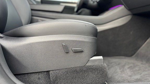 Tesla Model Y 17 of 26
